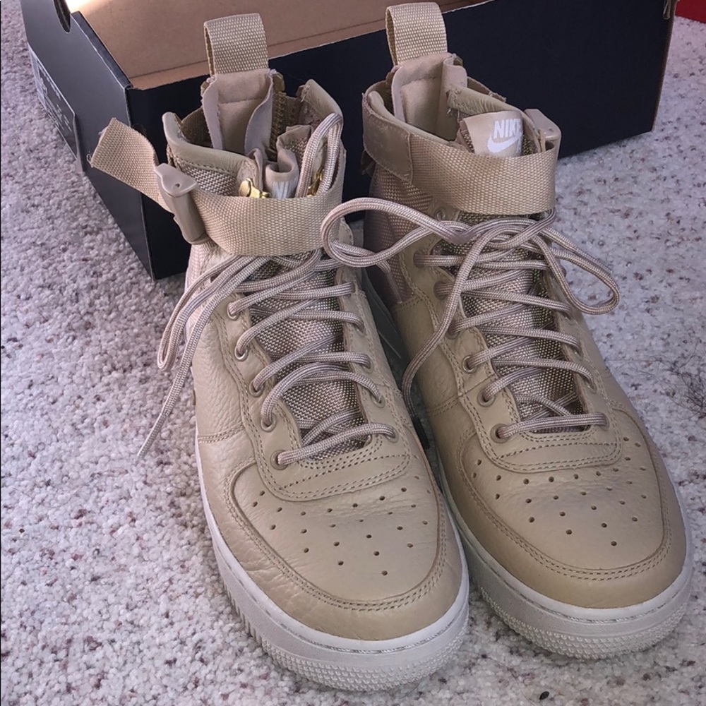 Nike SF Air Force 1 Mid Mushroom Color